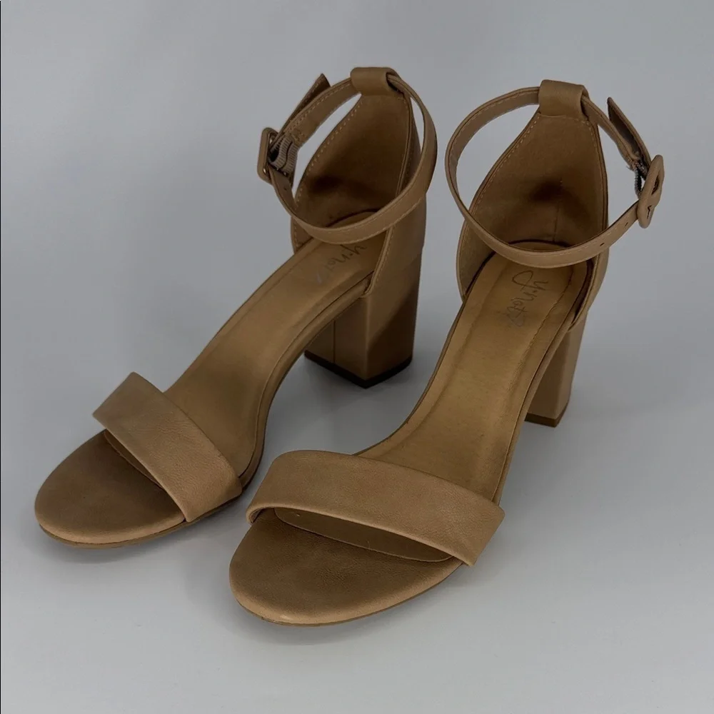 Y Not Size 9 Nude One-Strap Buckle Block Heel Sandals with Rounded Toe